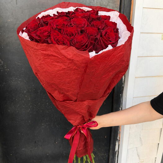 Red Elegance — 21 Red Roses