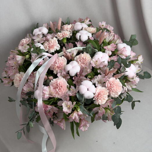 Розовое великолепие. Корзина с альстромериями и диантусами🥰