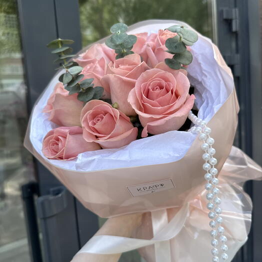 Букет из розовых роз