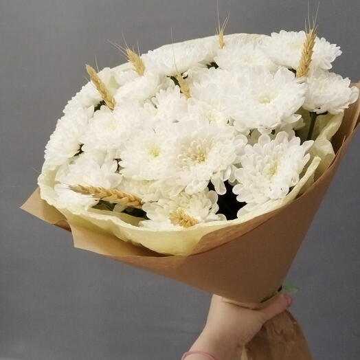 Букет из хризантемы кустовой с сухоцветом
