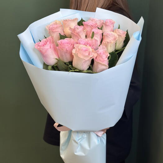Розовые розы