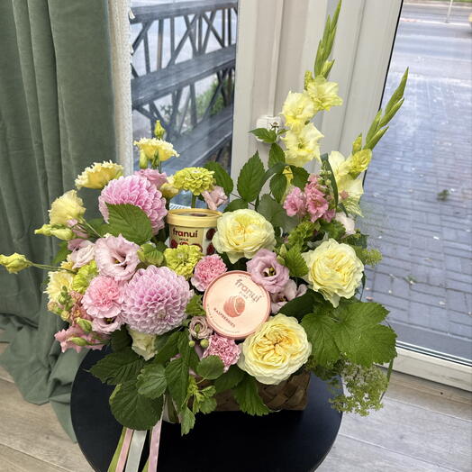 Роскошная корзина с малиной в шоколаде🌸