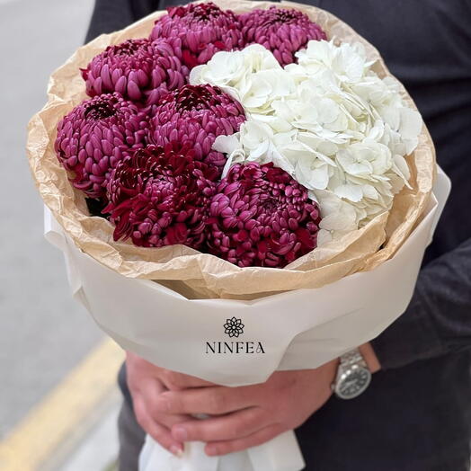 Mono Bouquet with Bigoudi   Hydrangea