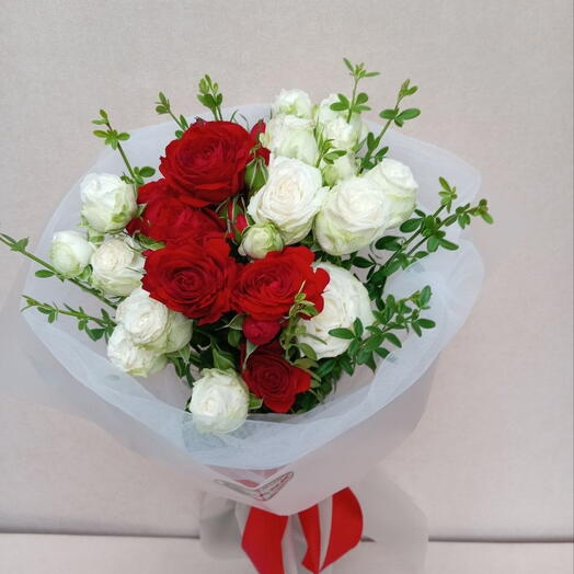 Red White roses bouquet