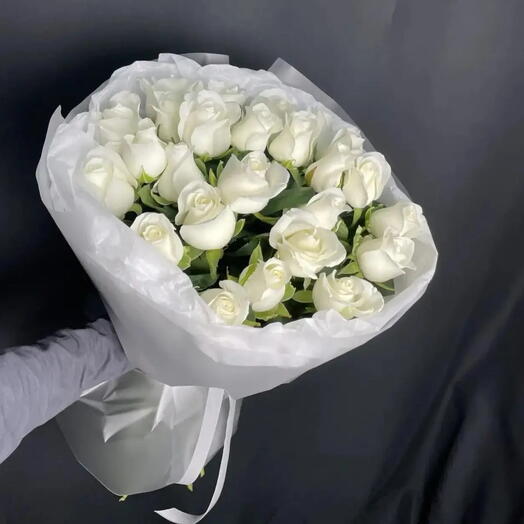 Белые розы 25шт