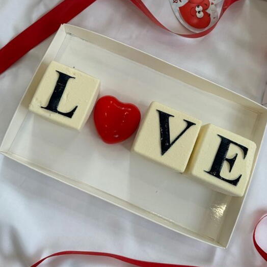 Муссовое пирожное love