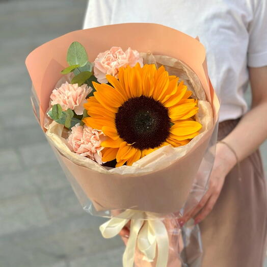 Солнечный полевой букет подсолнух, диантусы и эвкалипт🌻