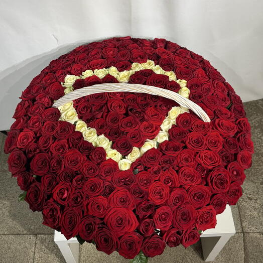 Корзина «сердце» 201 Роза
