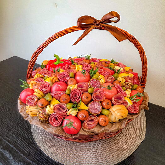 Корзина с закусками М