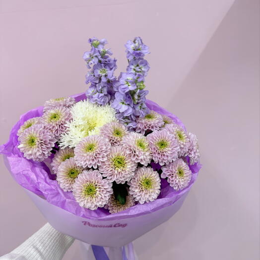 Букет из хризантем с маттиолой 🌸