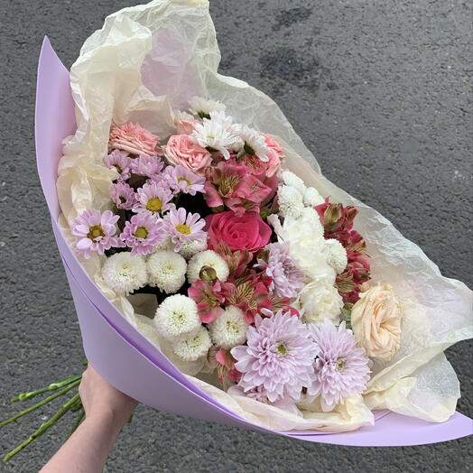 Нежный букет с розой и альстромерией 💜