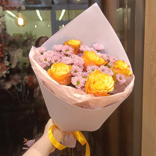 Кулек Счастья 💛Букет с хризантемой и розами 😍Сантини Розы