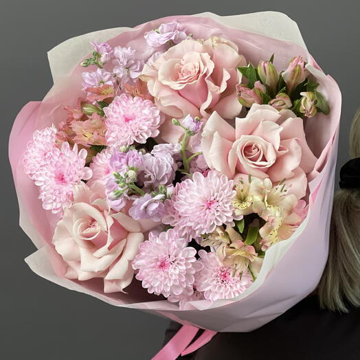 Розовый букет Barbie girl с альстромерией и французскими розами