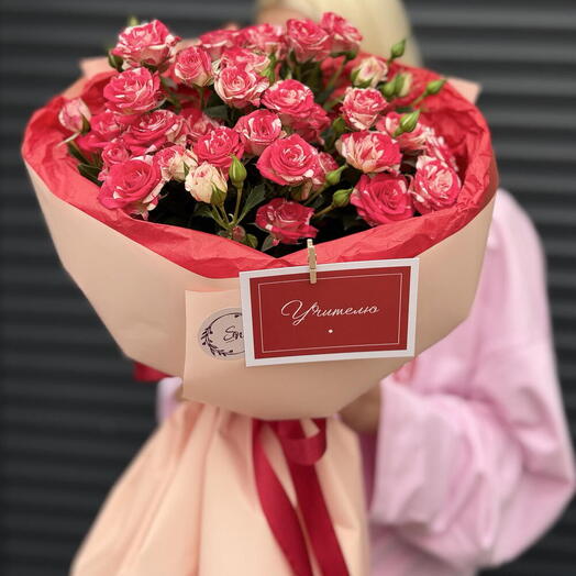 Букет комплимент из кустовых роз