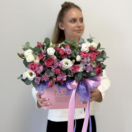 Композиция «Повод без повода🌸»из кустовых диантусов , кустовых пион роз и эустом с ароматным эвкалиптом в коробке 💐