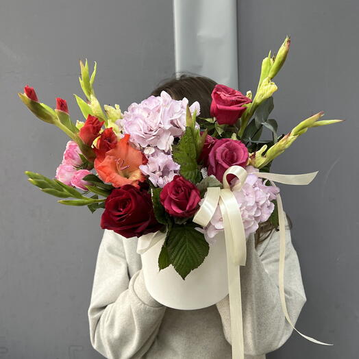 Яркая композиция в шляпной коробке 🌺