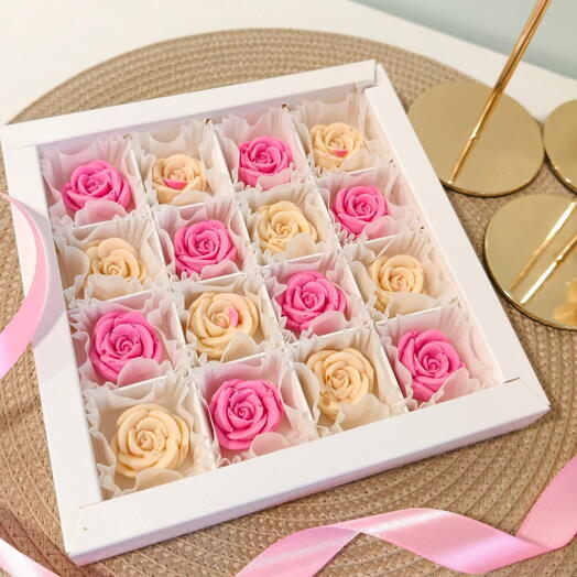 Цветы из бельгийского шоколада Barry Callebaut в коробке 16 шт