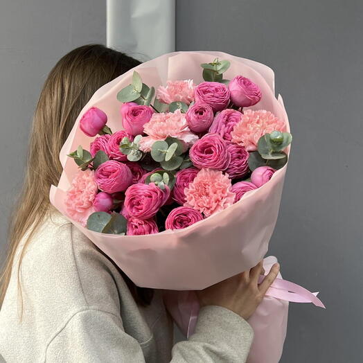 Кустовые пионовидные розы Жизель и диантусы💞