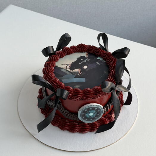 Торт железный человек с рюшами и бантиками Ламбет бургунди бордовый на день рождения фанат с персонажем с сахарными картинками