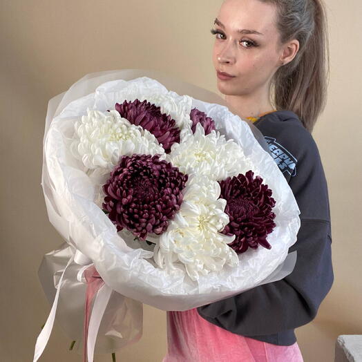 Букет из хризантем Бигуди Фиолетовые и белые