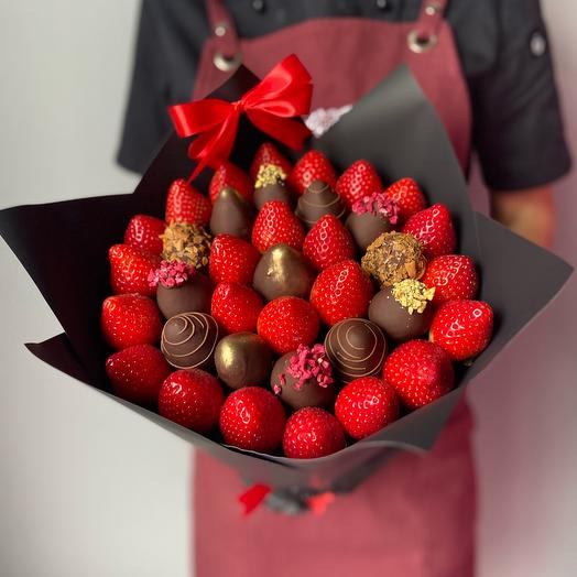 Bouquet of strawberries in chocolate Klubnika Bar
