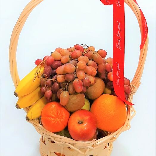 Корзина с фруктами