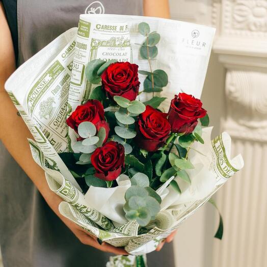Ramo de rosas rojas