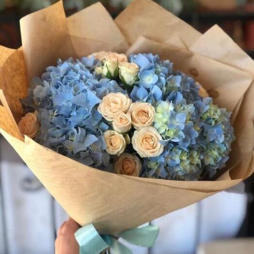 Hortensia con rosa