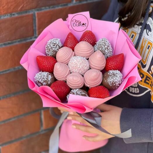 Bouquet of strawberries in chocolate