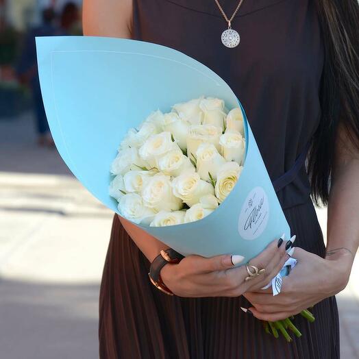 Bouquet of 21 roses "White Kenya" BLUE