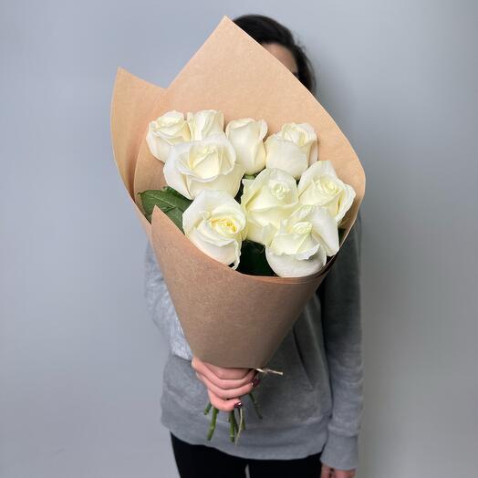 9 белых роз в крафте/ Цветы/ букет от RoseMarkt