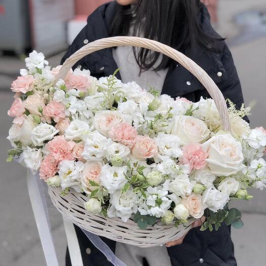 Cesta de flores de malvavisco