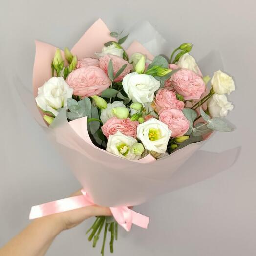 Ramo de rosas peonías y eustomas