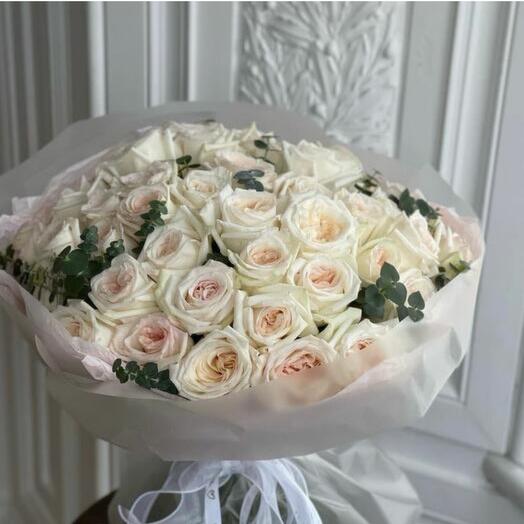 Букет из белой пионовидной розы White Ohara