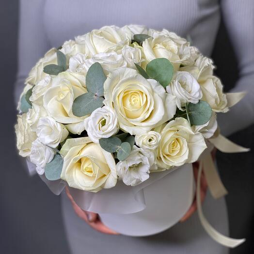 Arreglo de flores con eucalipto en Caja