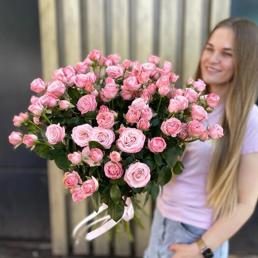 Букет из 25 кустовых пионовидных роз