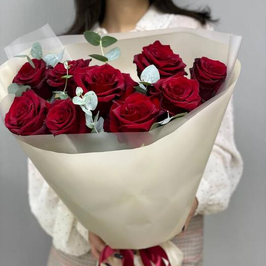 Bouquet of 9 roses with eucalyptus)