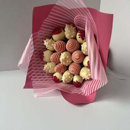 Букет из клубники в шоколаде «Pink» S