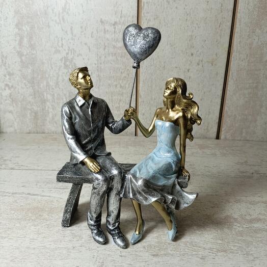 Статуэтка "Влюбленные с шариком"