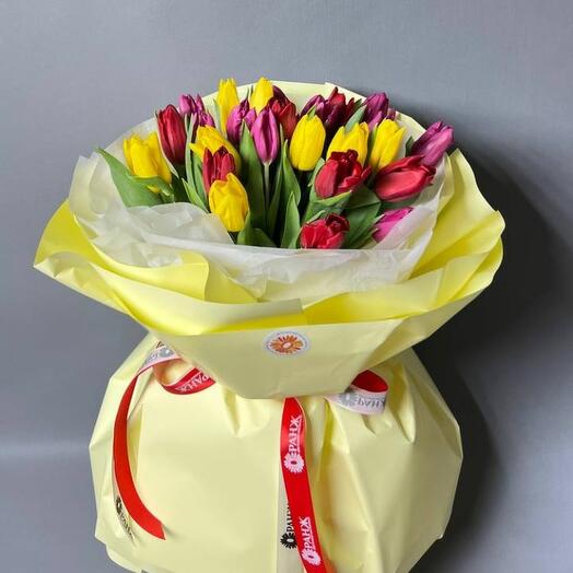 Букет из 25 тюльпанов от цветочного магазина Оранж Алматы