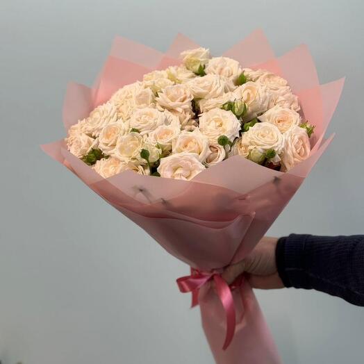 Букет из нежных кустовых роз