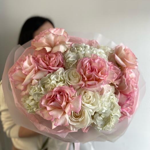 Букет с гортензией и французской розой для самых нежных🌸