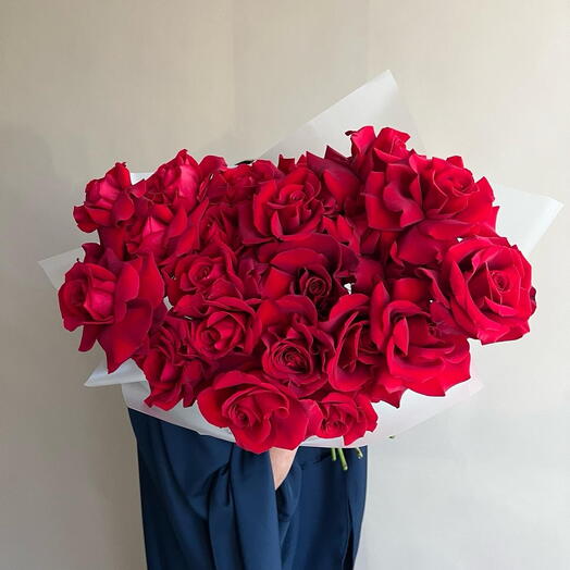 25 gigantic red roses