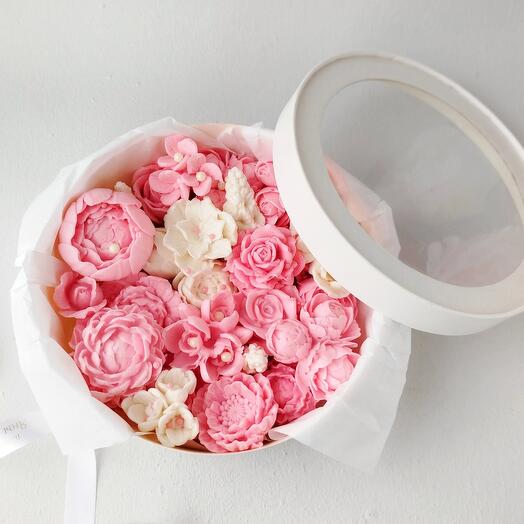 Marshmallows in a round box