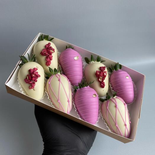 Set of chocolate covered strawberries 8 pcs