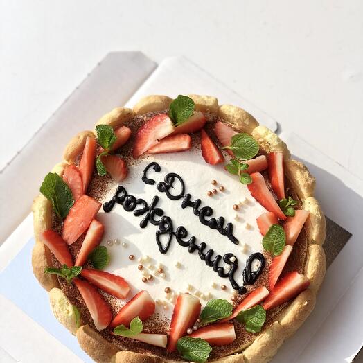 Тирамису с клубничным оформлением 650 гр