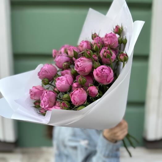 Bouquet of bright peony roses (mono 025)