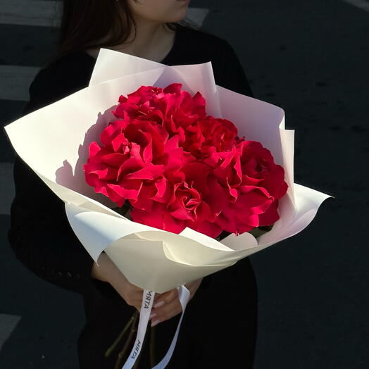 Букет из 5 малиновых, французских роз