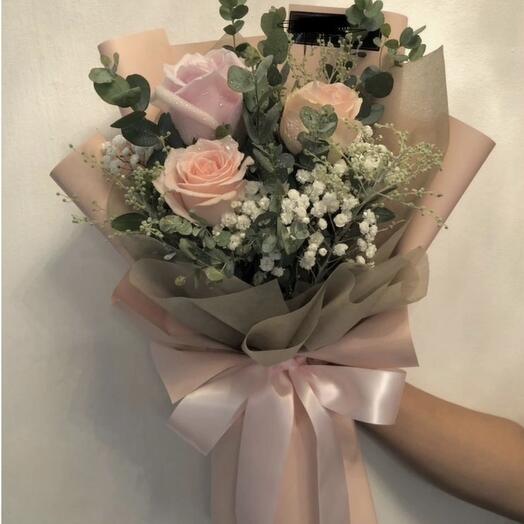 Розы с зеленью