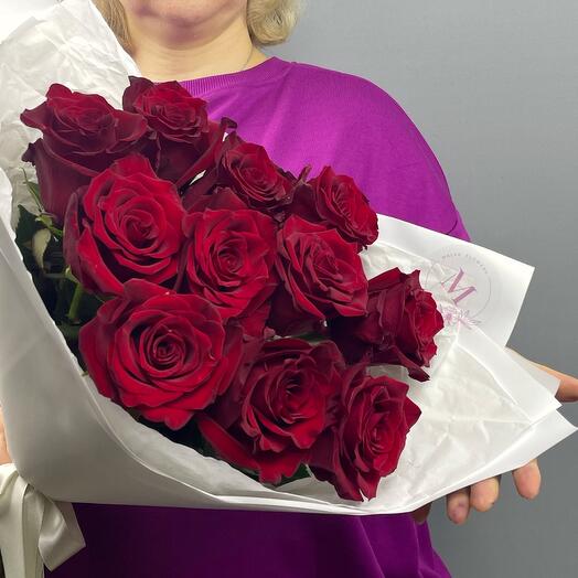 Red roses in a stylish design for mom